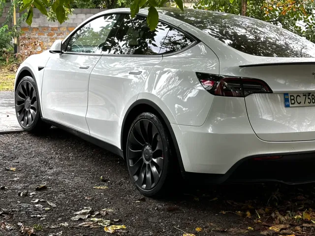 Tesla Model Y - фото 5