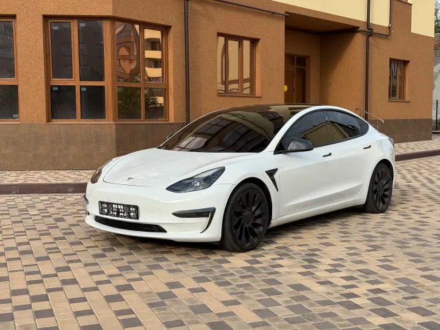 Tesla Model 3 - фото 4