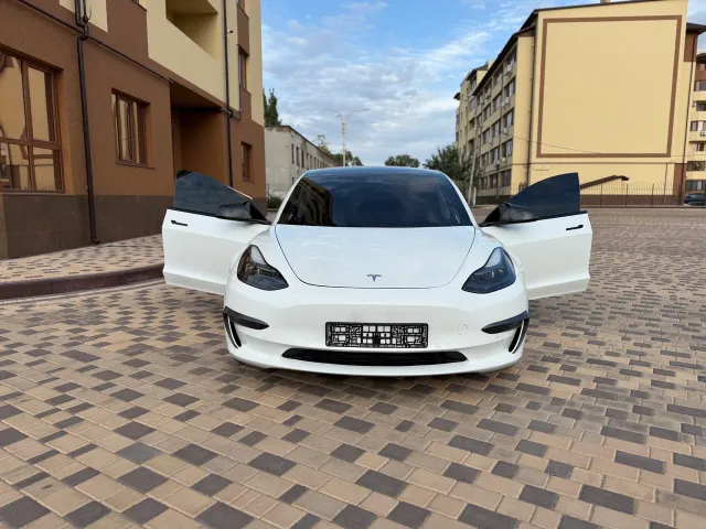 Tesla Model 3 - фото 3