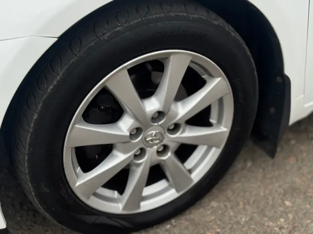 Toyota Avensis - фото 5