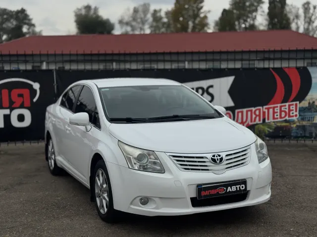Toyota Avensis - фото 3
