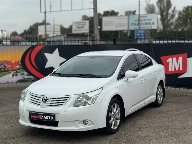 Toyota Avensis - фото 1