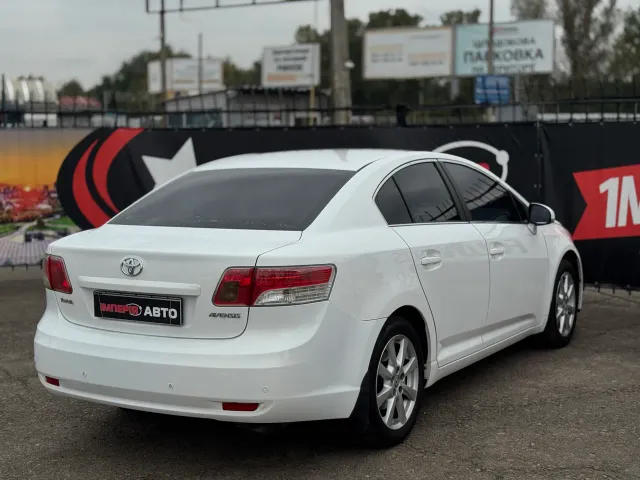 Toyota Avensis - фото 4