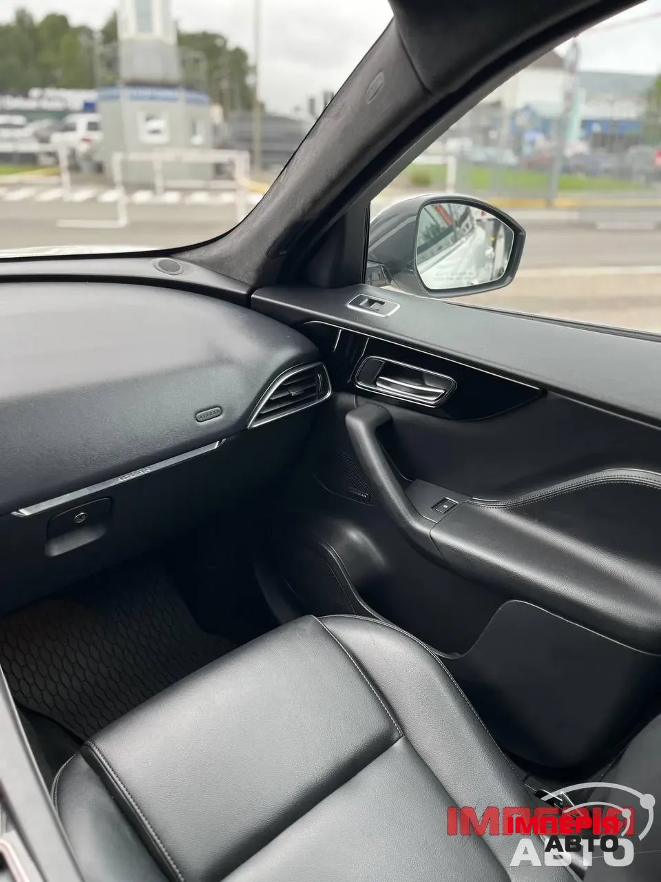 Jaguar F-Pace - фото 2