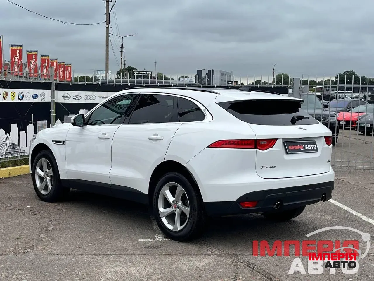 Jaguar F-Pace - фото 6