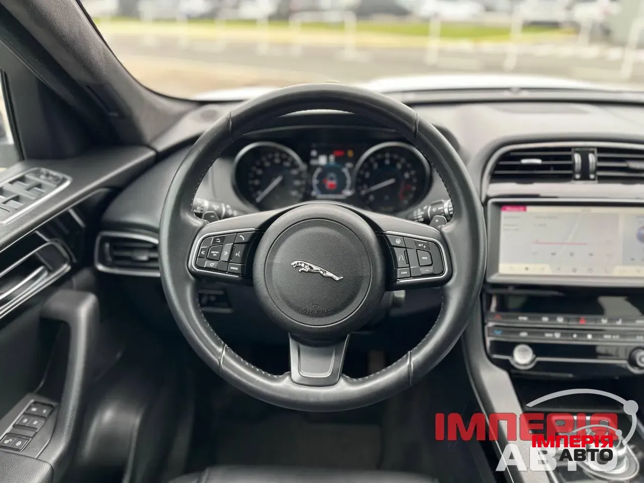 Jaguar F-Pace - фото 8