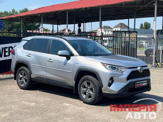 Toyota RAV4 - фото 1