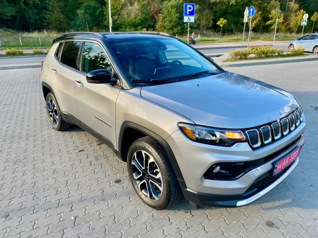 Jeep Compass - фото 1
