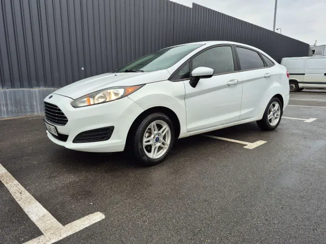 Ford Fiesta - фото 1