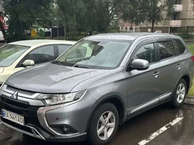 Mitsubishi Outlander - фото 3