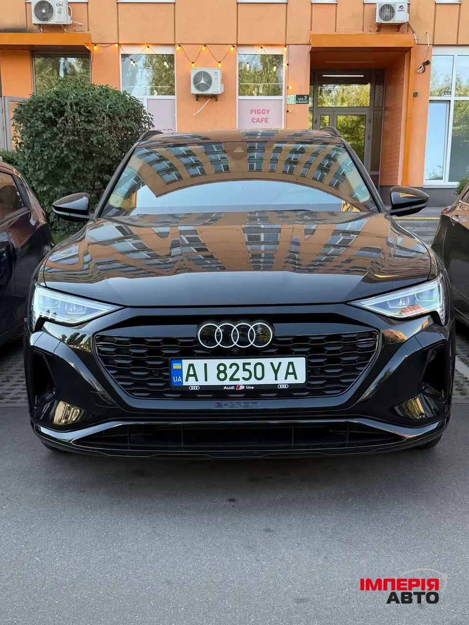 Audi Q8 e-tron - фото 1