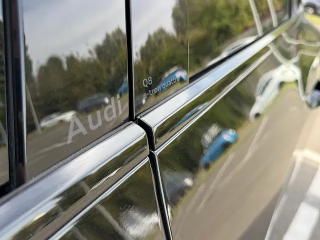 Audi Q8 e-tron - фото 3