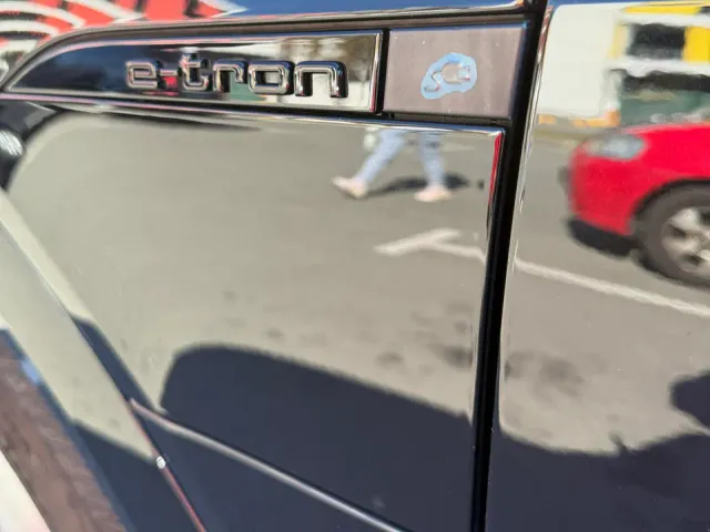 Audi Q8 e-tron - фото 5