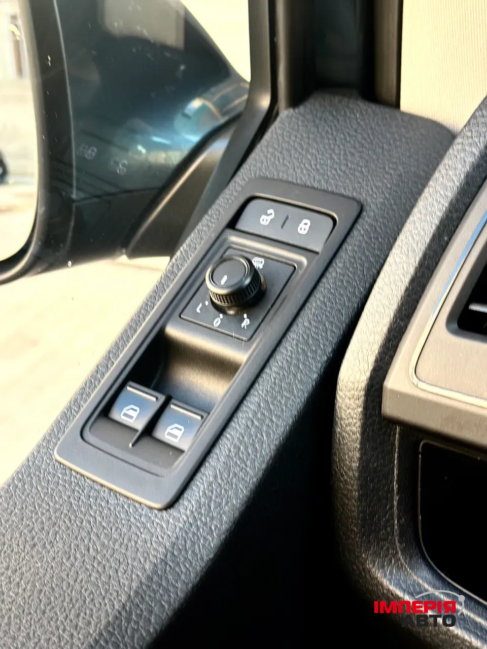 Volkswagen Caravelle - фото 26