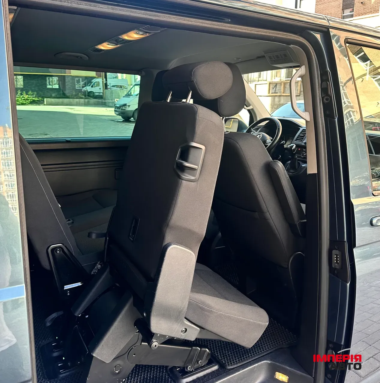 Volkswagen Caravelle - фото 18