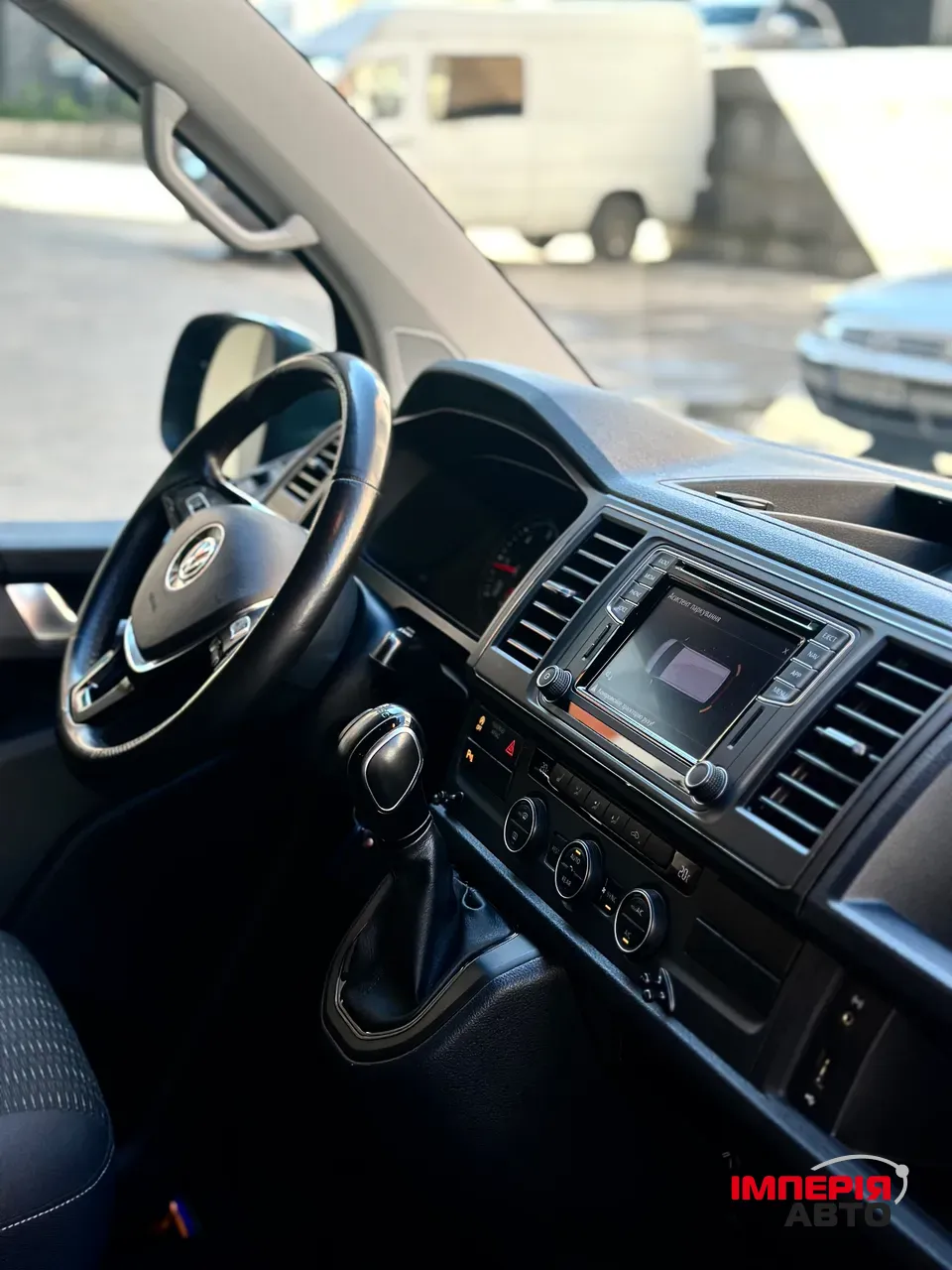 Volkswagen Caravelle - фото 11