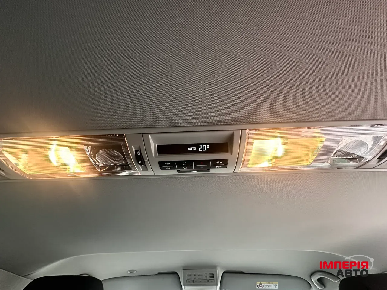 Volkswagen Caravelle - фото 20