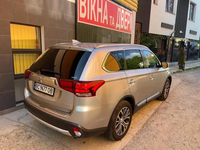 Mitsubishi Outlander - фото 2