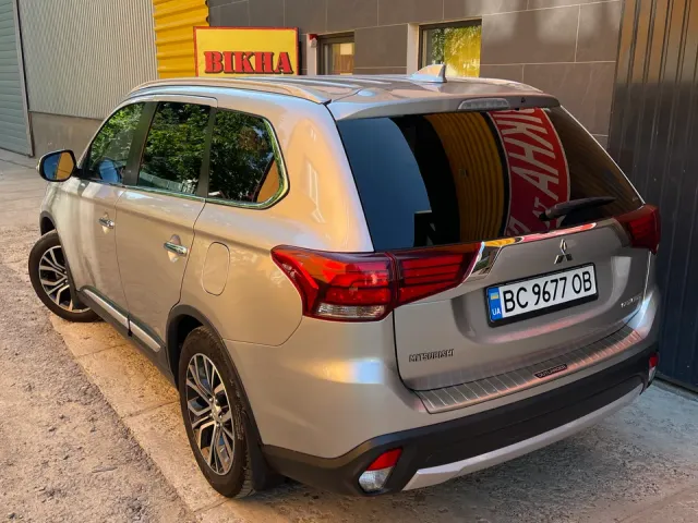 Mitsubishi Outlander - фото 3