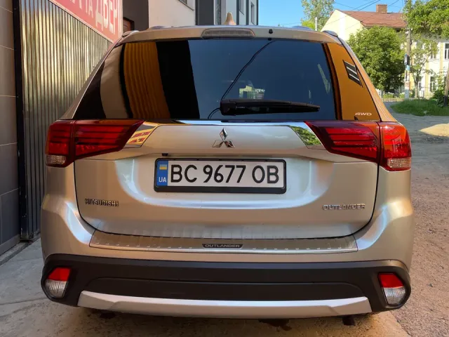 Mitsubishi Outlander - фото 4