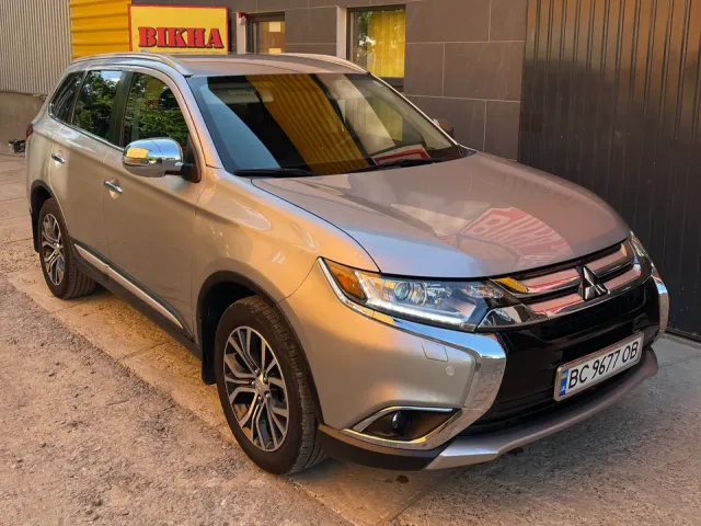 Mitsubishi Outlander - фото 1