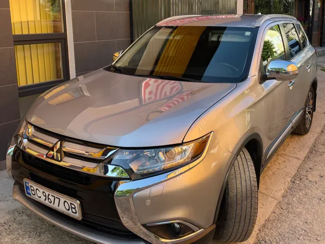 Mitsubishi Outlander - фото 5