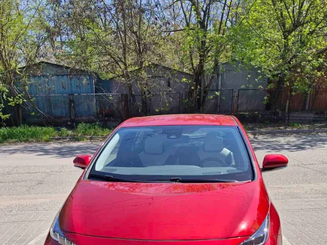 Toyota Prius - фото 1