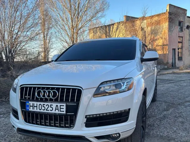 Audi Q7 - фото 1
