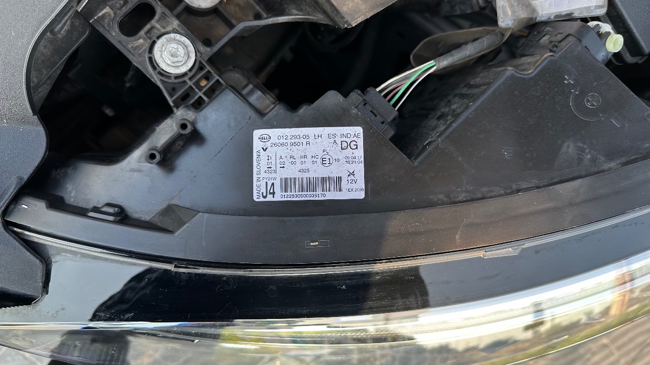 Renault Scenic - фото 9