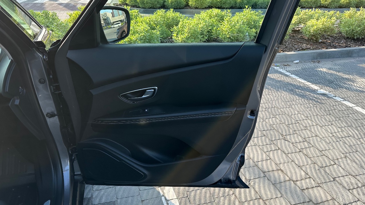 Renault Scenic - фото 6