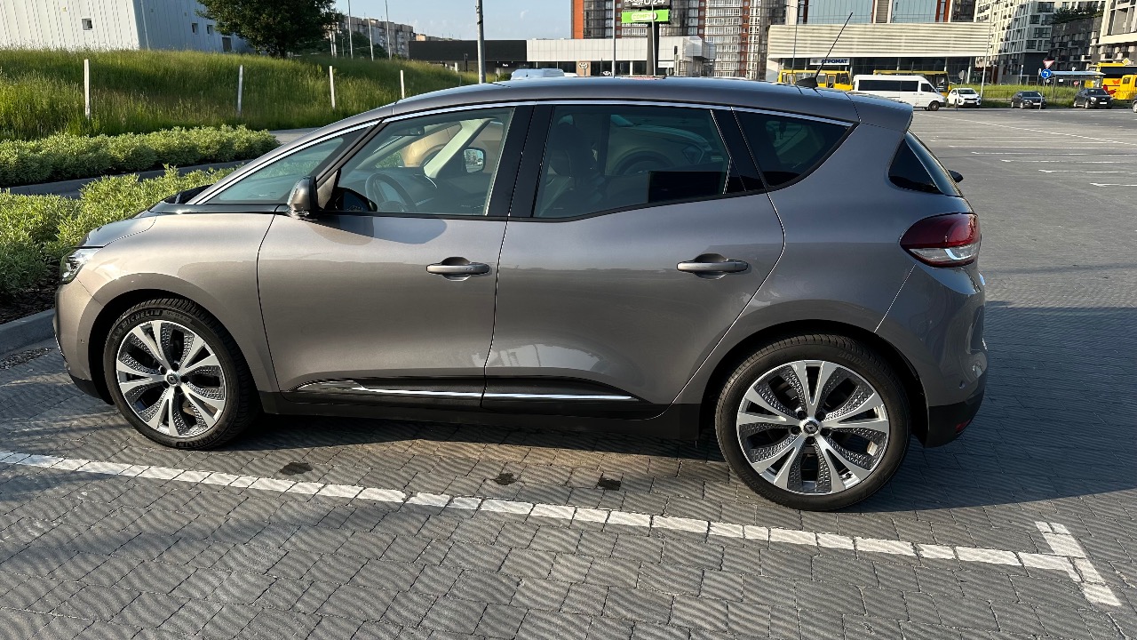 Renault Scenic - фото 8