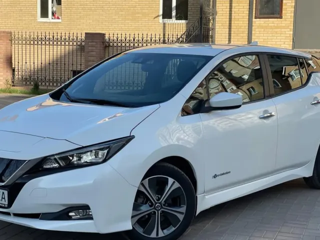 Nissan Leaf - фото 2
