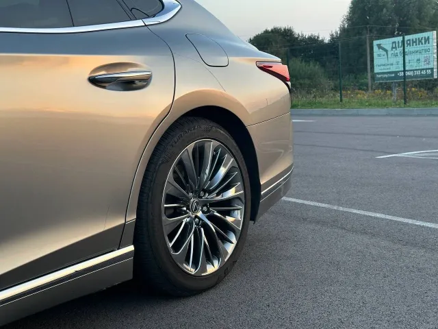 Lexus LS - фото 4