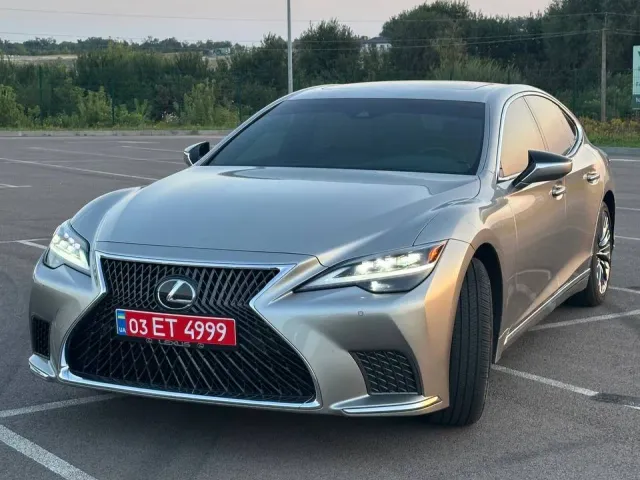 Lexus LS - фото 1