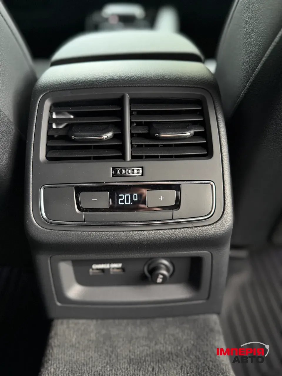 Audi A4 - фото 23