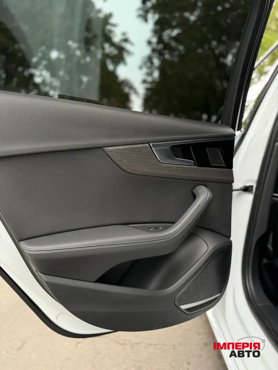 Audi A4 - фото 17