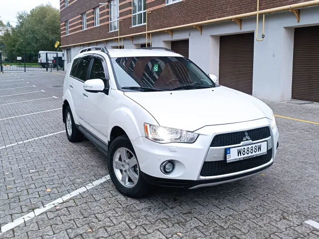 Mitsubishi Outlander - фото 2