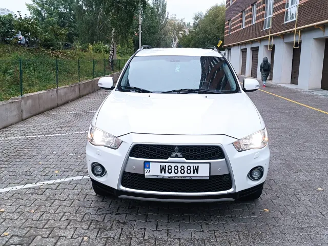 Mitsubishi Outlander - фото 5