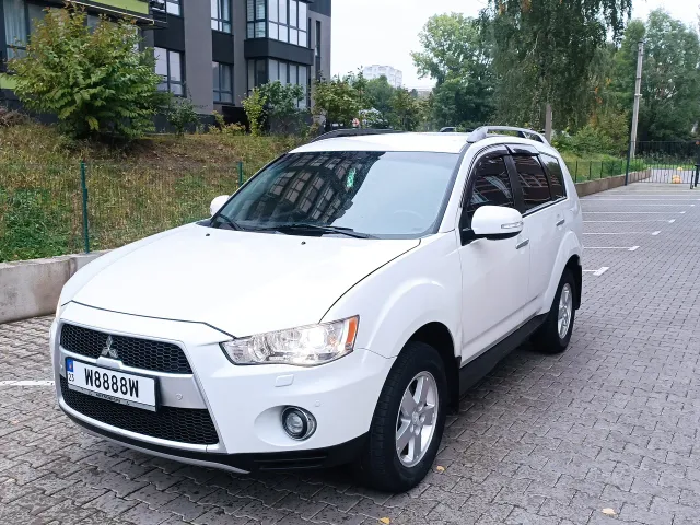 Mitsubishi Outlander - фото 4