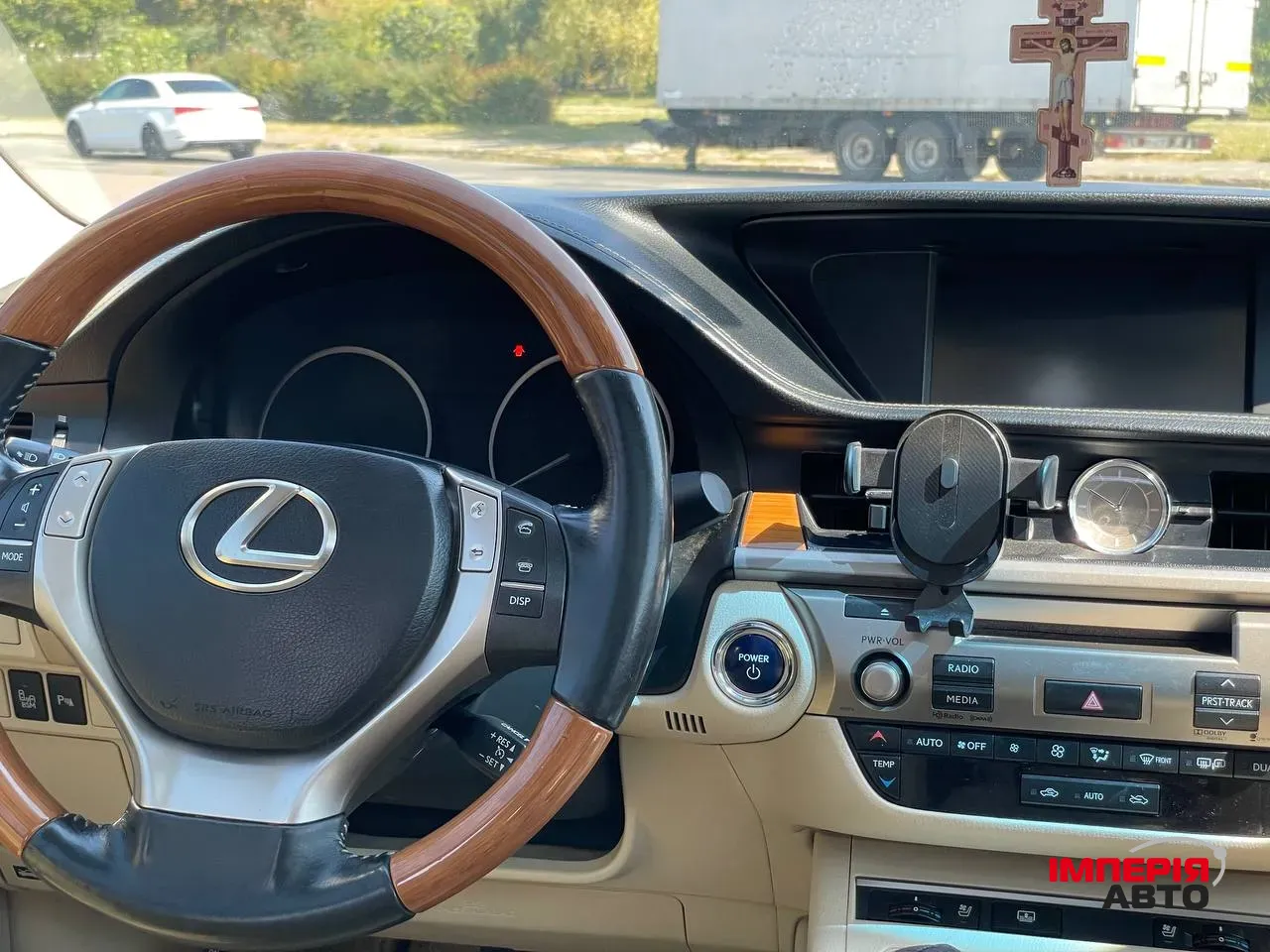 Lexus ES - фото 11