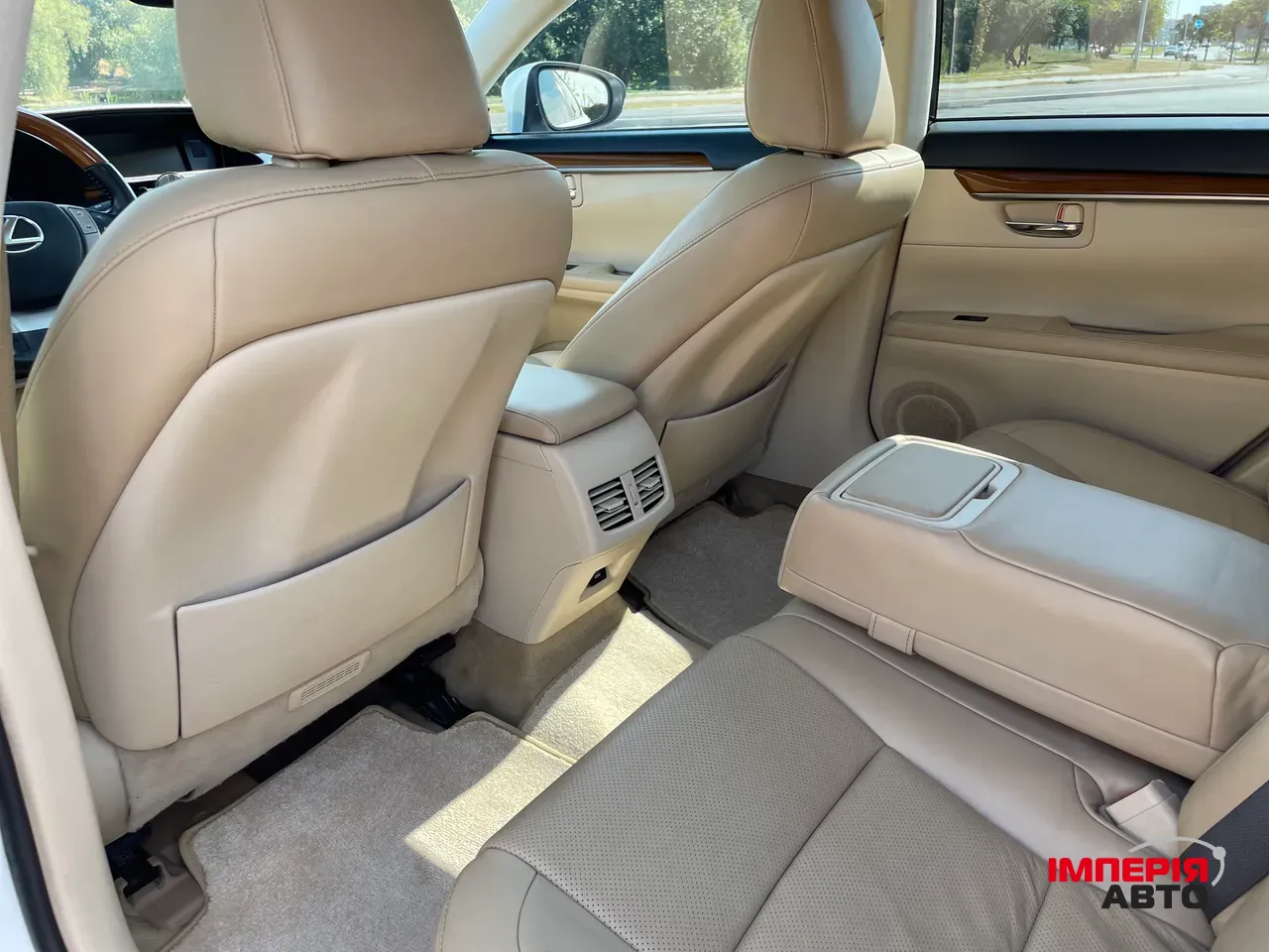 Lexus ES - фото 13