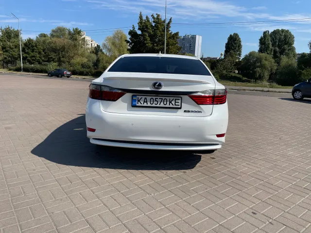Lexus ES - фото 5
