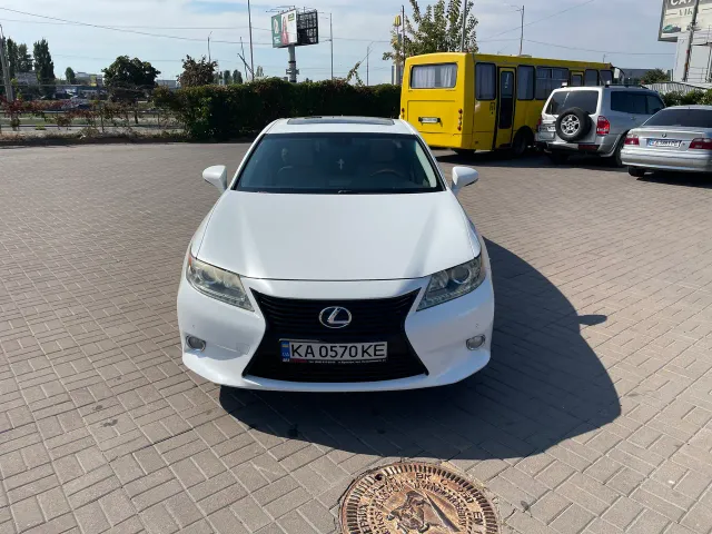Lexus ES - фото 1