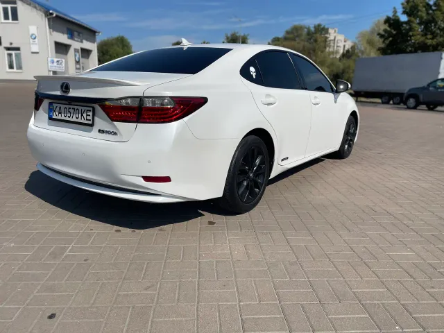 Lexus ES - фото 4
