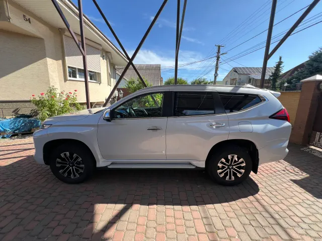 Mitsubishi Pajero Sport - фото 1