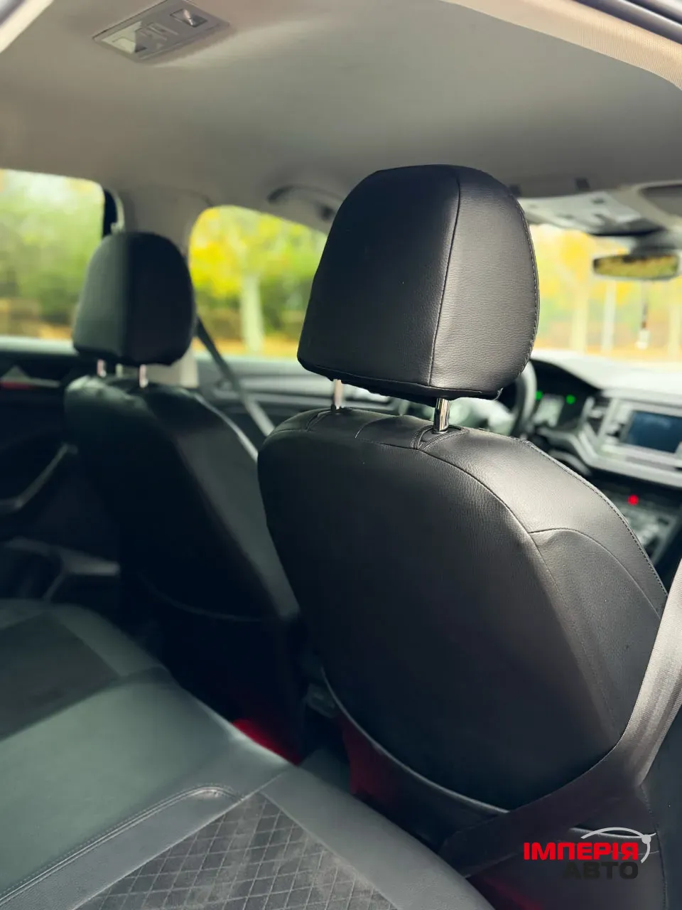 Volkswagen T-Roc - фото 12