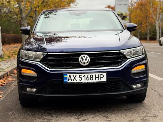 Volkswagen T-Roc - фото 1