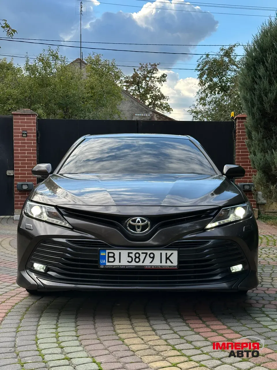 Toyota Camry - фото 1