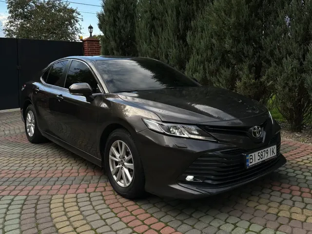 Toyota Camry - фото 3