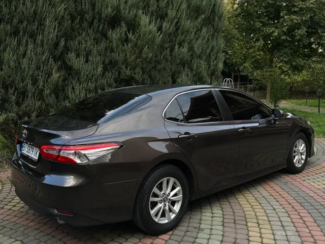 Toyota Camry - фото 2